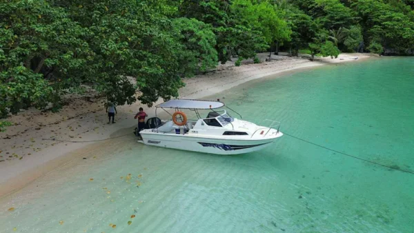 PRIVATE SPEEDBOAT